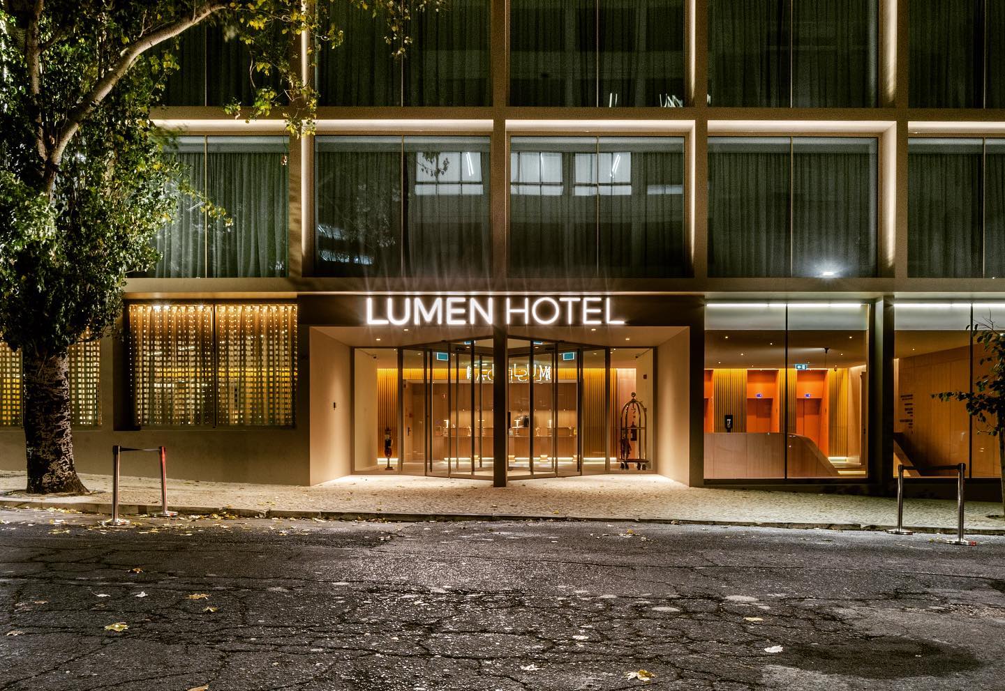 Lumen Hotel, Lisbon #architecture by @fredericovalsassina #interiordesign by @p06.studio #lightingdesign by Filamento Photo credits: Gonçalo Soares #hoteldesign